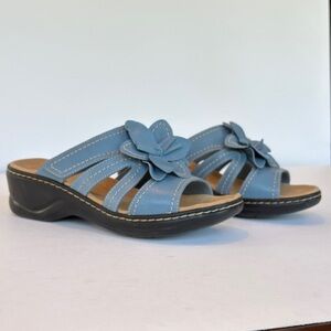 NWOT Clarks Collection Lexi Opal Leather Velcro Close Slip On Sandals. Size 8